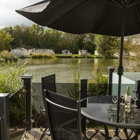 Mallard Lake South Cerney Exterior foto