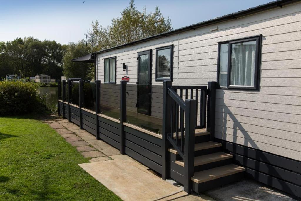 Mallard Lake South Cerney Exterior foto